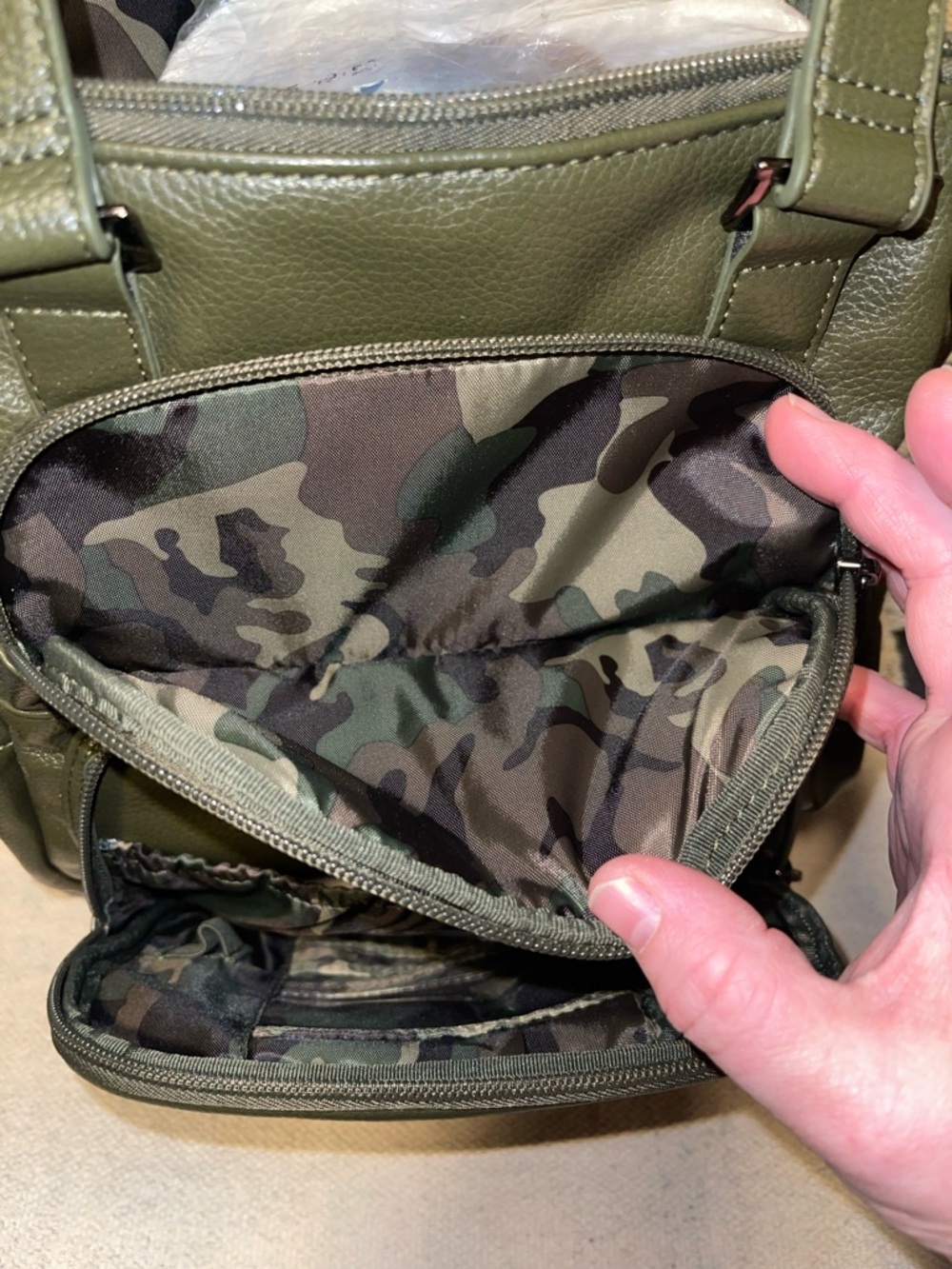 Lug Canter Classic Vegan Leather convertible bag Olive Green/ camo Like New - Picture 3 of 9